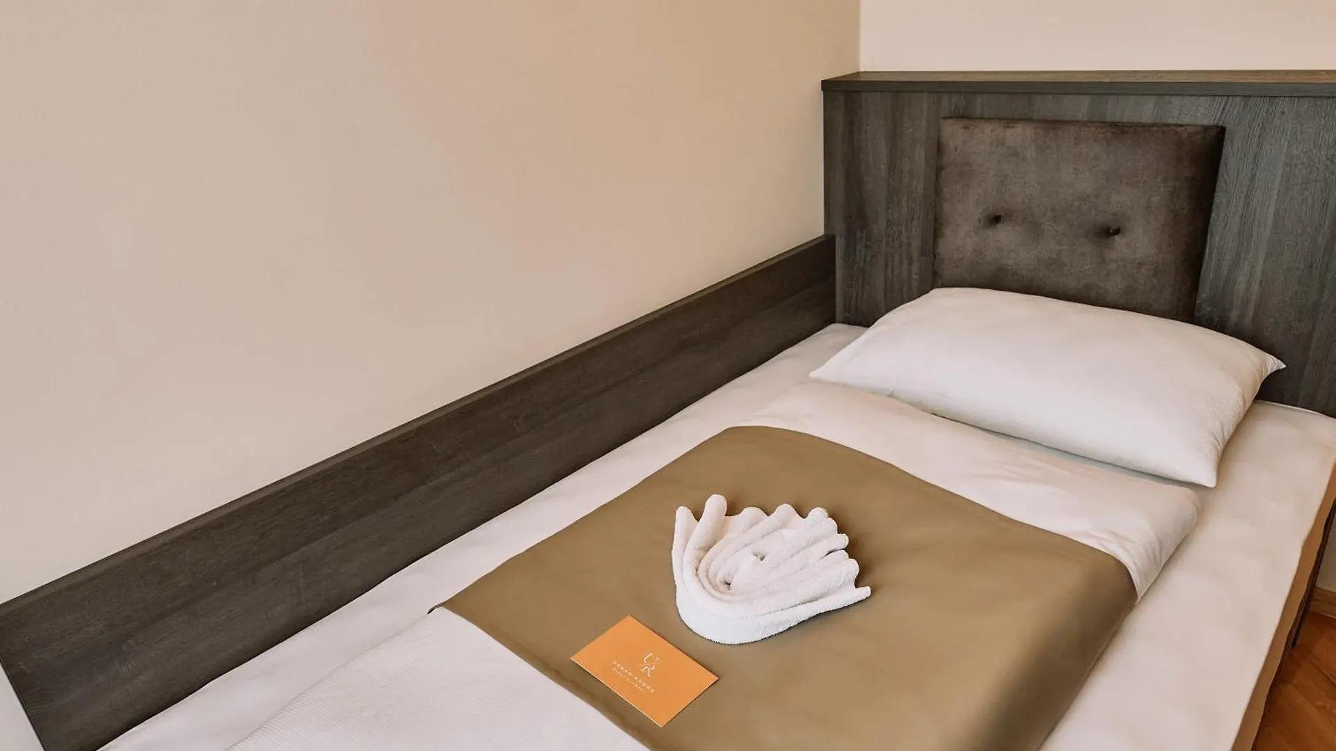 Urban Rooms Rathaus - Self Check-In Wien 4*,  Österrike