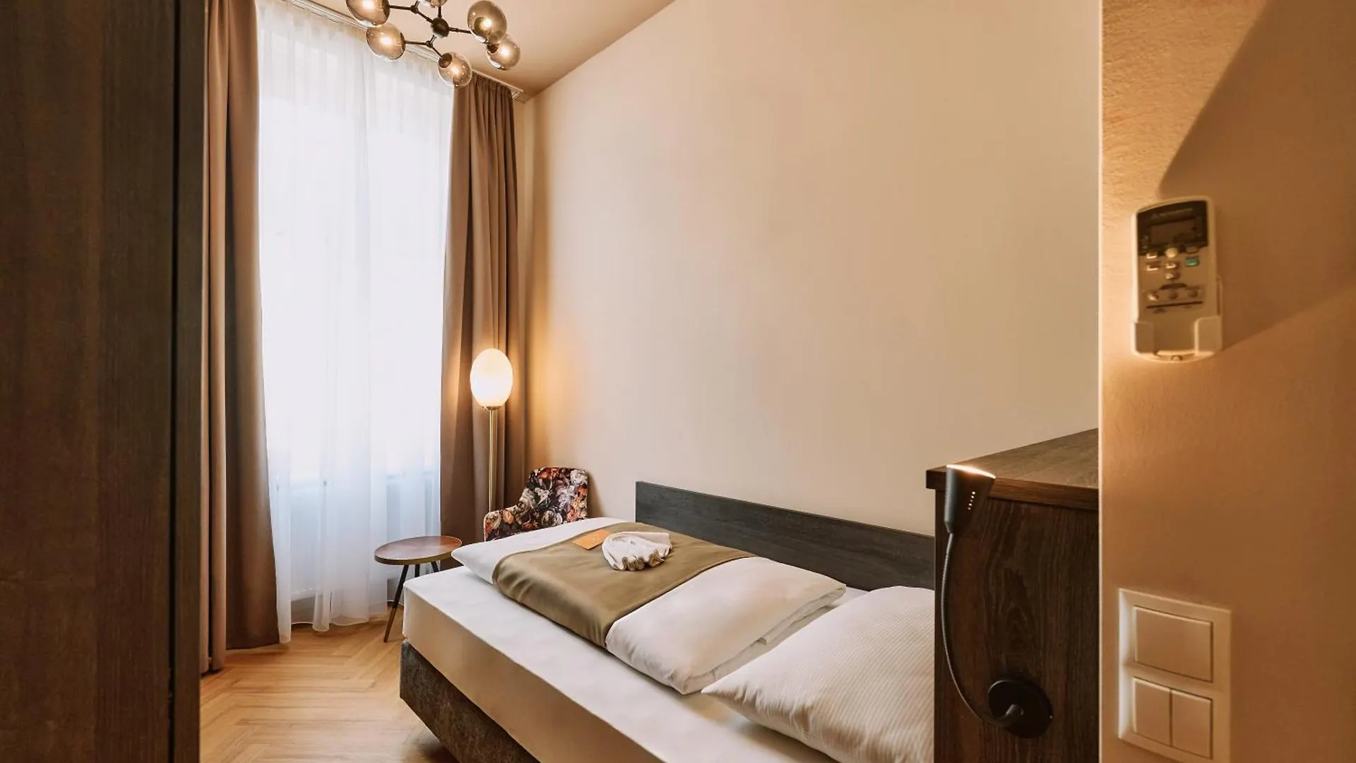 Urban Rooms Rathaus - Self Check-In Viyana 4*,  Avusturya