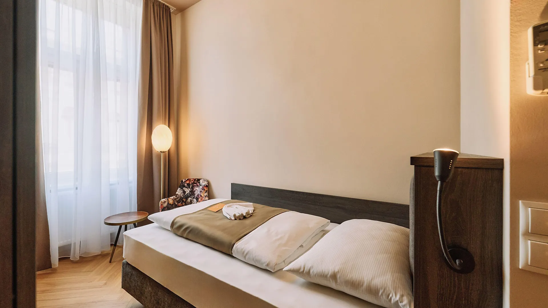 Urban Rooms Rathaus - Self Check-In Wien 4*,  Österrike